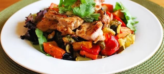Салат с курицей — интересные рецепты блюда на каждый день и для торжественного меню