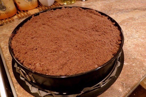 Творожно-шоколадный пирог — лакомство, которое приятно удивит тебя своим нежнейшим вкусом.