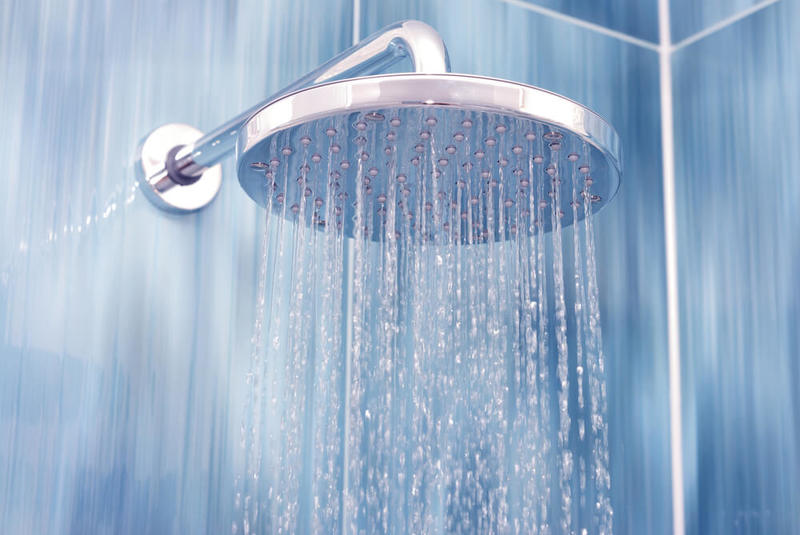Почему и как следует принимать холодный душ